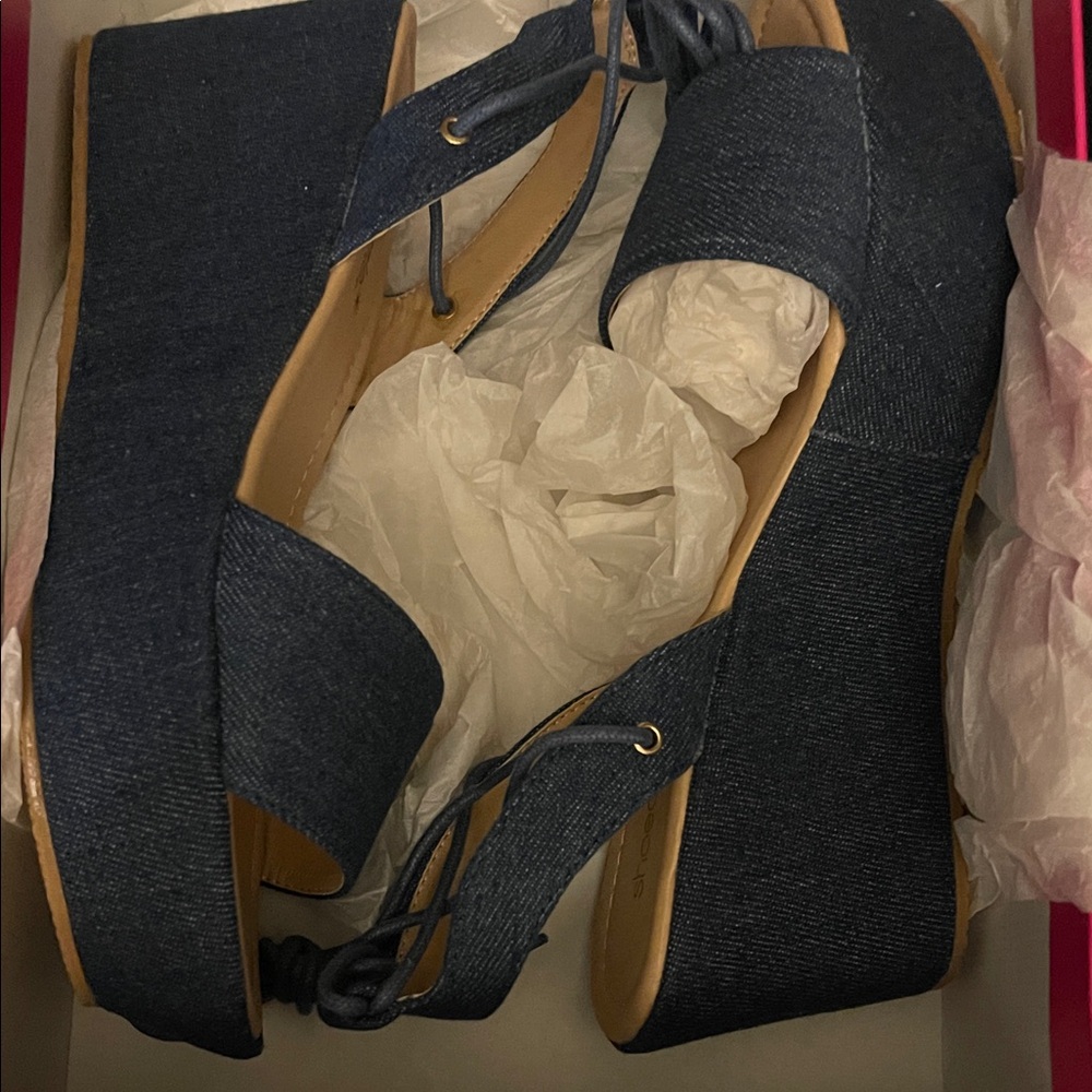 Shoe Dazzle Navy Wedge Sandals